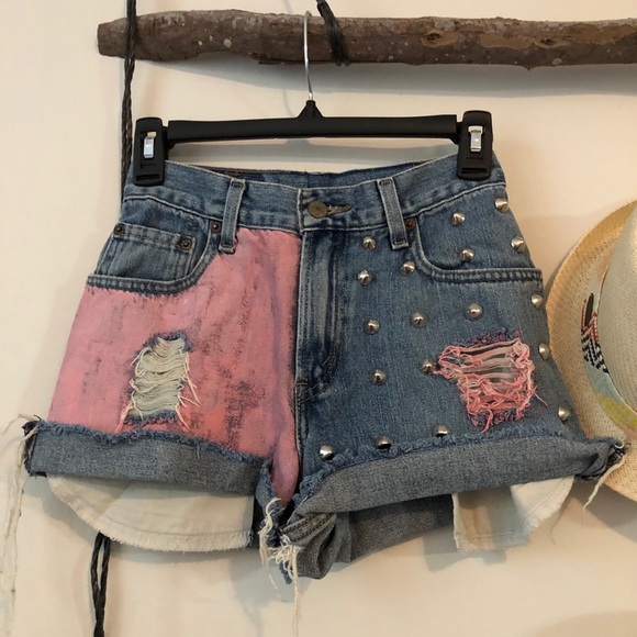 Urban Outfitters Pants - Levi shorts size 24